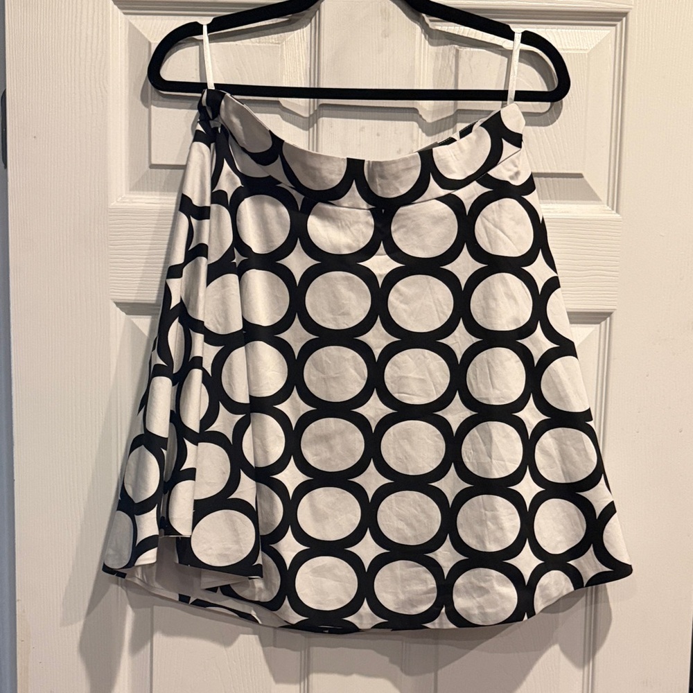 Amanda & Chelsea Black and White Circle Skirt, Size 12P NWT